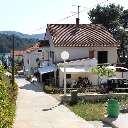 Apartments By The Sea Brgulje, Molat - 6241 Bagian luar foto