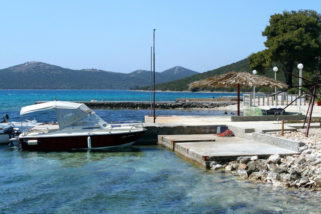Apartments By The Sea Brgulje, Molat - 6241 Bagian luar foto