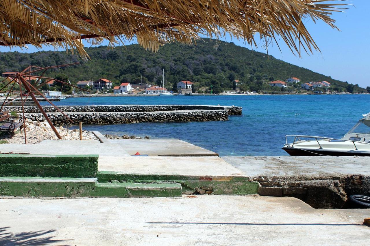 Apartments By The Sea Brgulje, Molat - 6241 Bagian luar foto