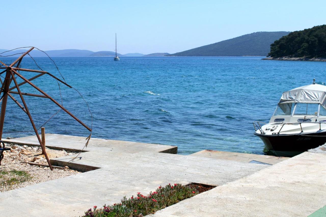 Apartments By The Sea Brgulje, Molat - 6241 Bagian luar foto
