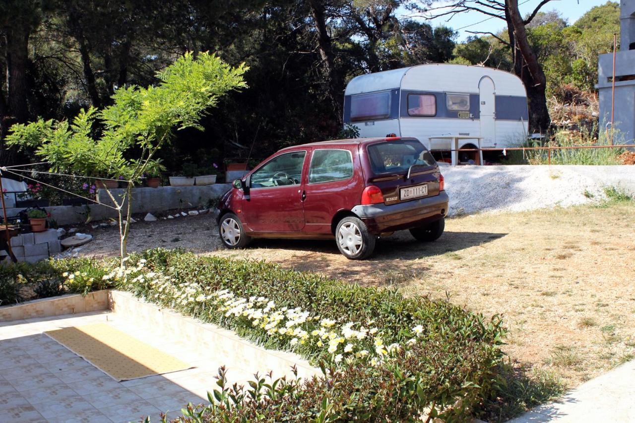 Apartments By The Sea Brgulje, Molat - 6241 Bagian luar foto