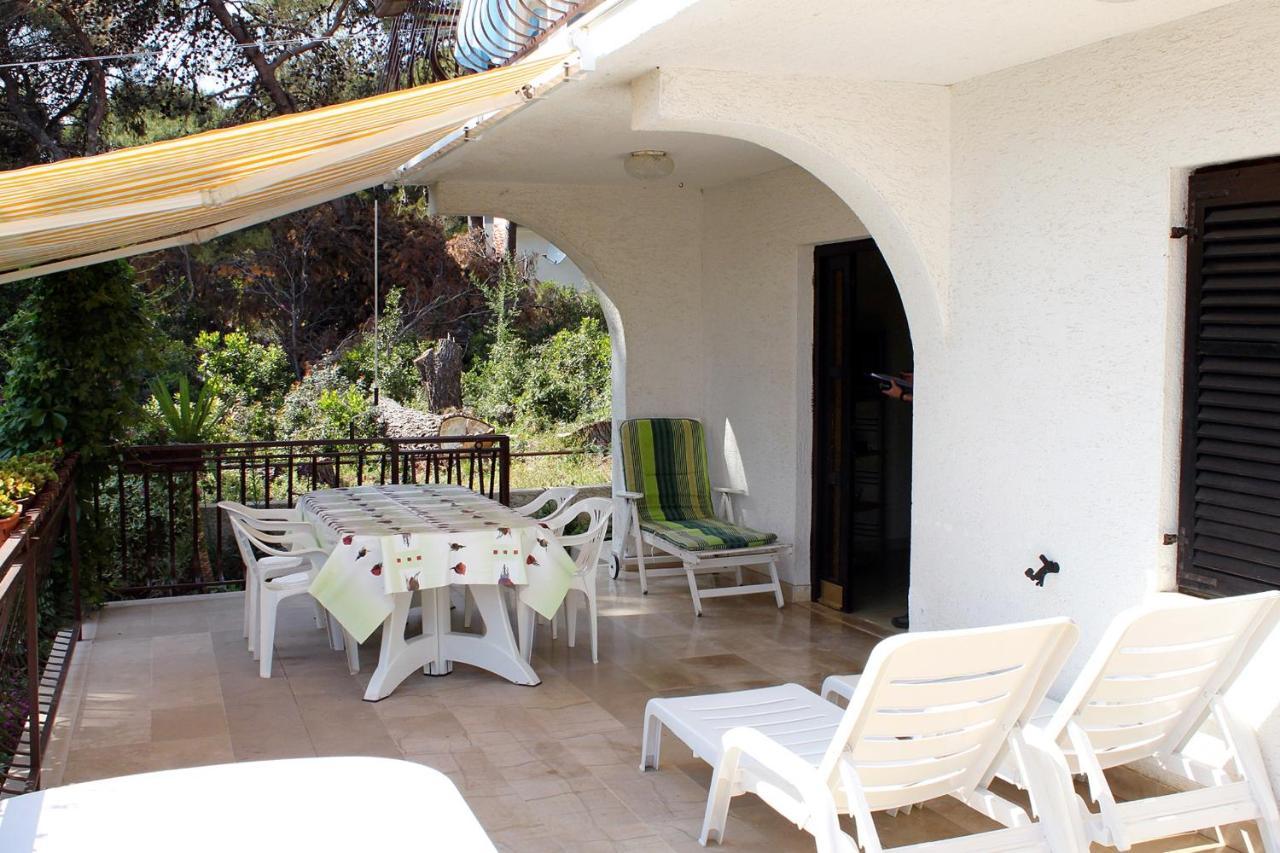 Apartments By The Sea Brgulje, Molat - 6241 Bagian luar foto