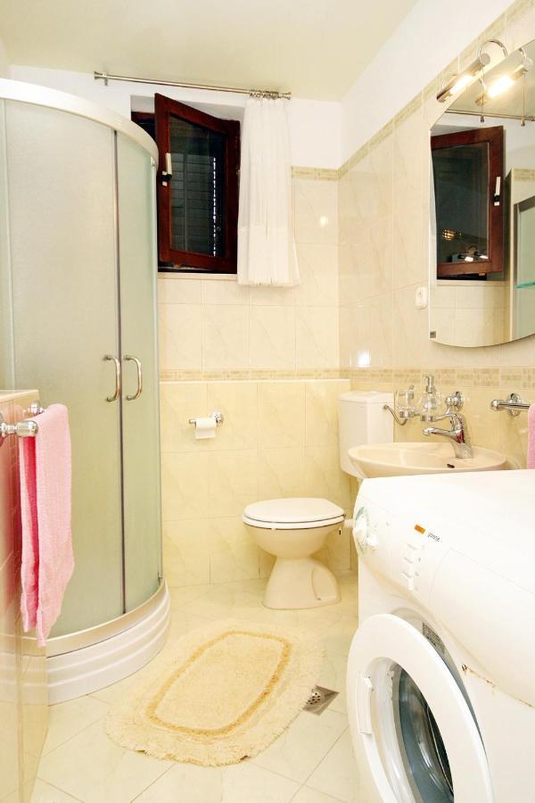 Apartments By The Sea Brgulje, Molat - 6241 Bagian luar foto